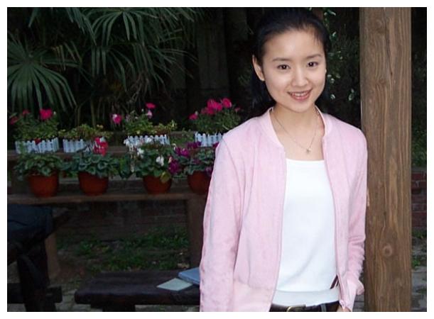 董洁,私生活混乱?她才不是一个没有故事的女同学