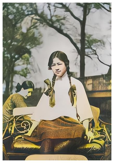 林徽因的罕见彩照:第一张眼前一亮,仿如一场视觉盛宴!