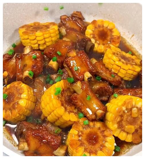 玉米和红烧排骨的完美结合,香浓入味,软嫩脱骨,大人小孩都爱吃