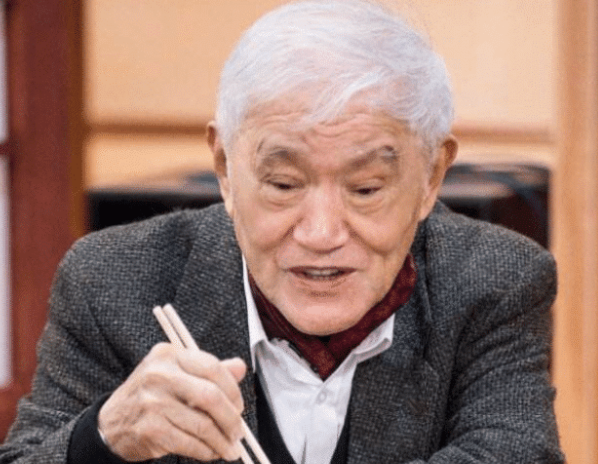 85岁牛犇给岳母养老送终儿子是他的骄傲有2套房子却住养老院