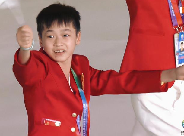 全红婵广告海报曝光，她已成体育顶流，邓亚萍说她无知者无畏休闲区蓝鸢梦想 - Www.slyday.coM