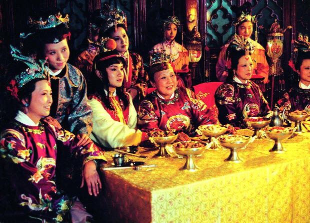 欧阳奋强缅怀《红楼梦》去世演员 清明当日晒旧照