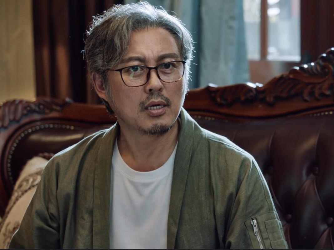 安怡是奇点的开启李遥则是人类的永生李遥身处危险而不自知