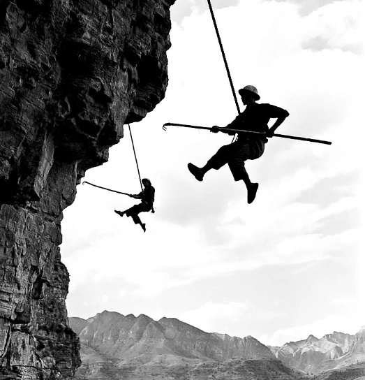 人间奇迹红旗渠施工老照片