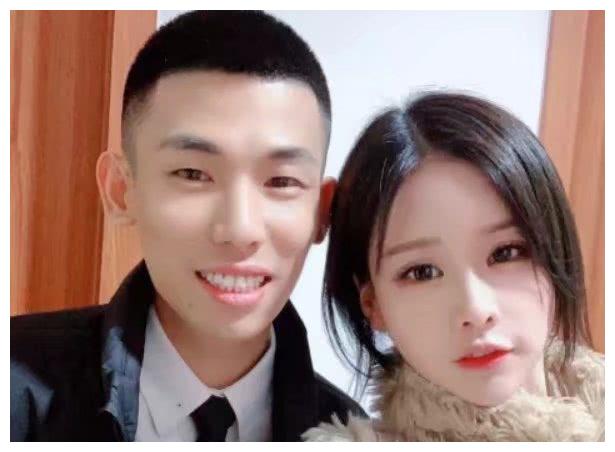 但是有一个玩家的运气十分好,早就给宝哥晒出了自己的军神耳环,而且