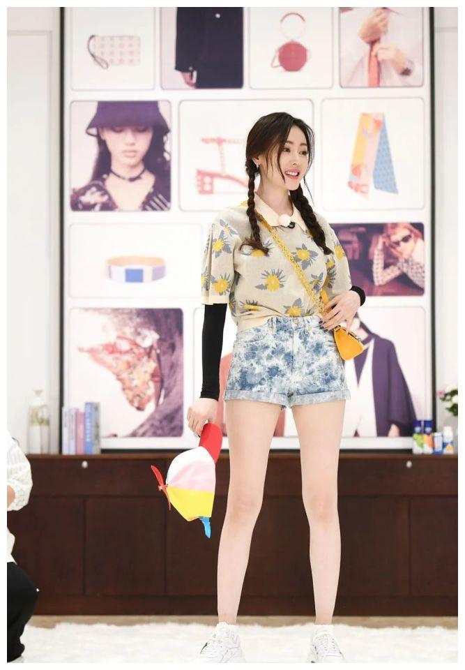 张天爱晒《奔跑吧》花朵造型 "t台走秀"可盐可甜__财经头条