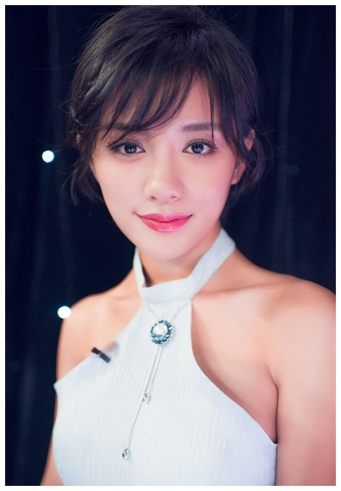 如今的伊一已经成为浙江卫视当家一姐,朱丹经历了退出和复出,但是人气