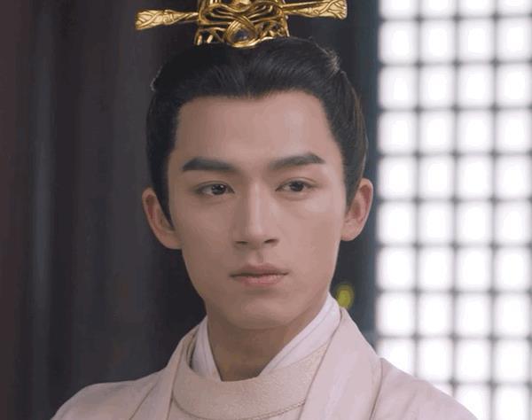 接连三部剧,跟白鹿搭档完,又和卜冠今组cp,王星越