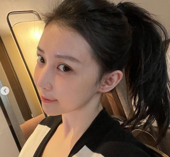 潘玮柏娇妻宣云晒一组自拍美照