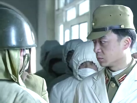 推荐: 鬼子突袭国军,不料战士在碉堡设伏,机关枪突突直把鬼子打成筛子