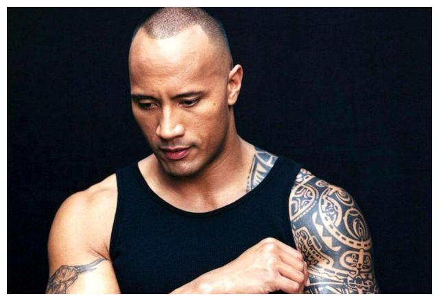 巨石强森年收入超6亿结婚10年离婚二婚交往12年生2女才办婚礼