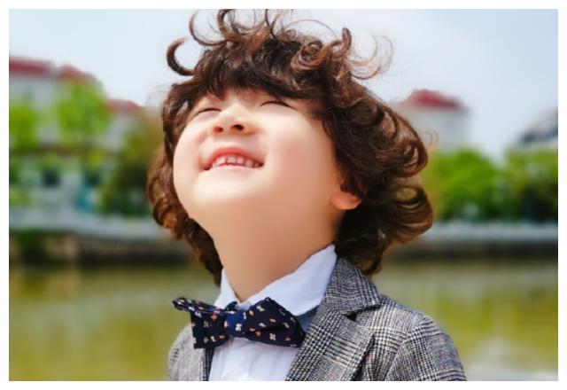 本以为周嘉诚长大够精致看见单禹豪才知道什么是男神诞生了