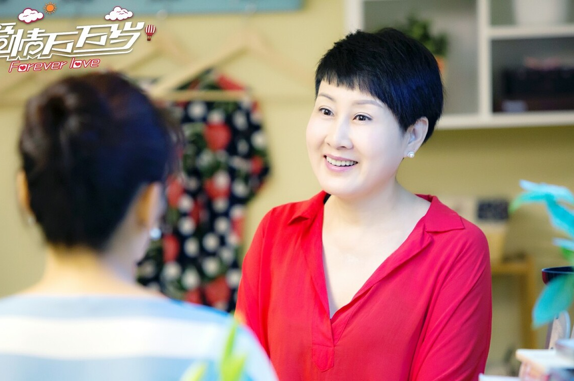 张凯丽的不等式短发告诉我们留对发型太重要不装嫩显年轻