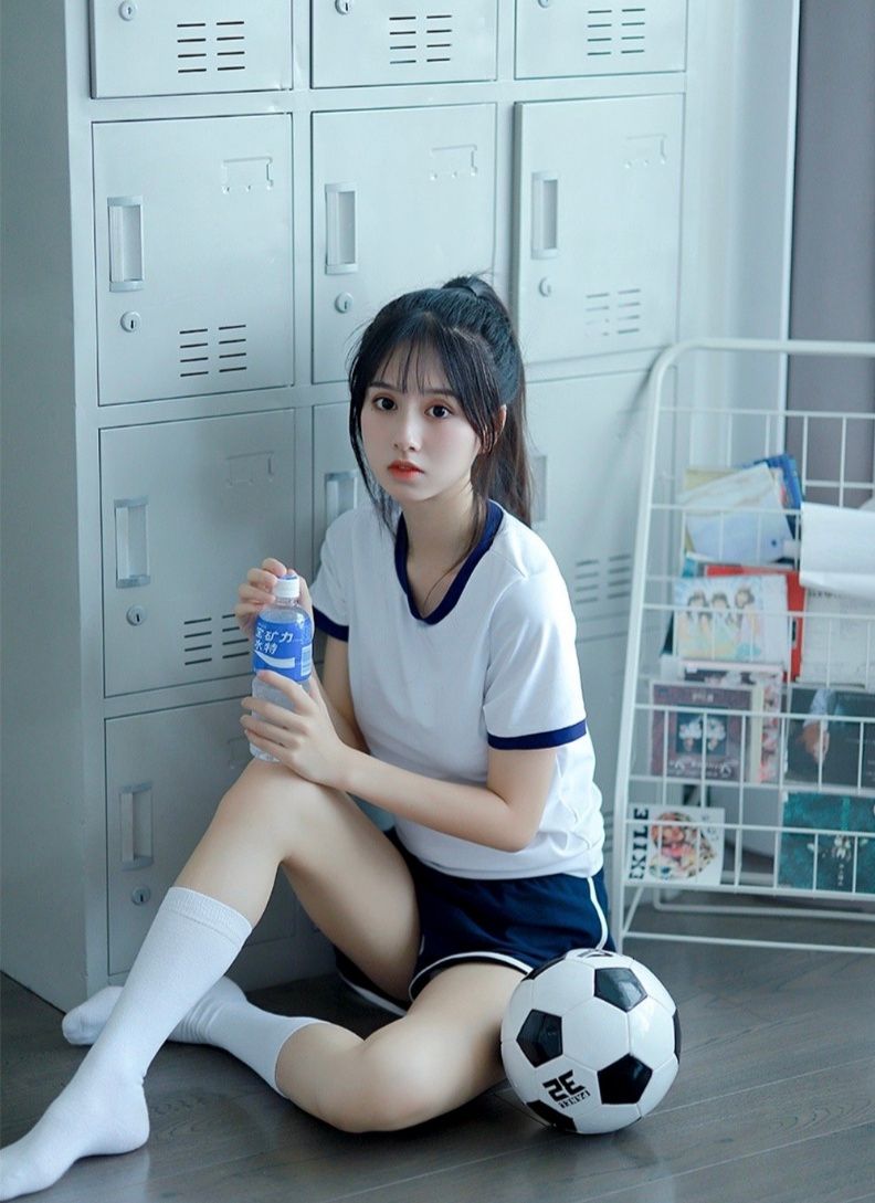 高马尾校花,白嫩诱人