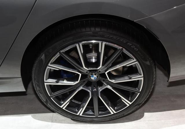 新款宝马6系gt 简评,入门车型搭载2.0t四缸发动机