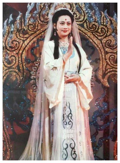 她不仅擅长戏曲,左大玢三十三岁那年,在湘剧传统剧目《追鱼记》中