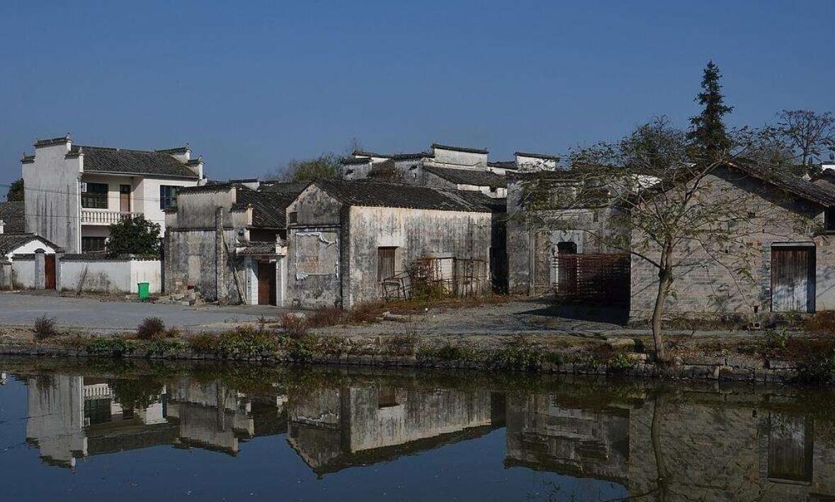 关麓古村神奇主要是这个村的汪姓八兄弟的连体徽派建筑