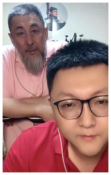 "关羽"扮演者晒近况,63岁胡子花白,屋内古董收藏品随处见|陆树铭|关羽