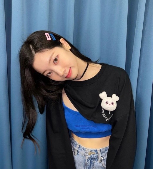 韩国女团twice成员金多贤sns发照秀清纯动人魅力