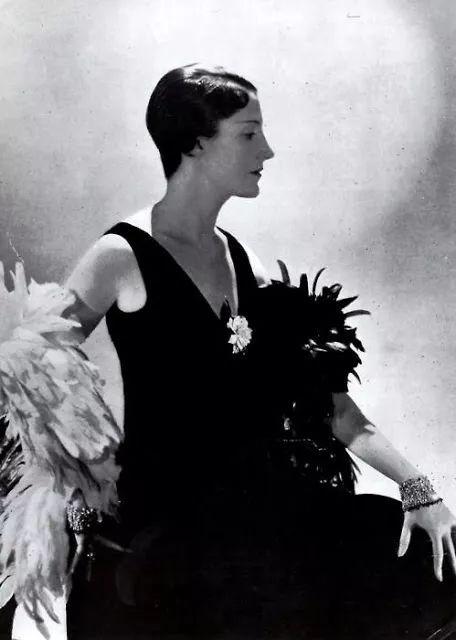 黛西法罗色诱丘吉尔阅人无数成20世纪最邪恶大胆的女人