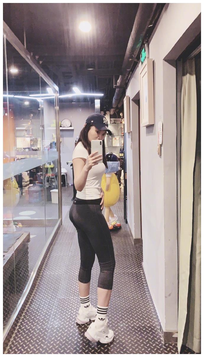 退役才3个月张国伟恋情疑曝光绯闻女友是当红宅男女神