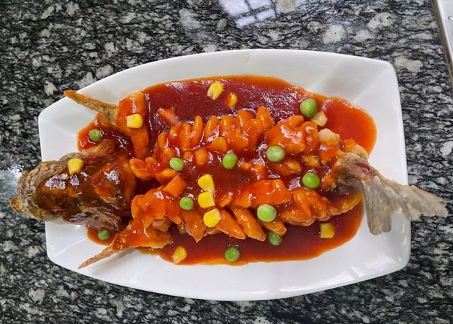 江苏名菜松鼠鲈鱼,在家也能制作,味道酸甜,营养十足