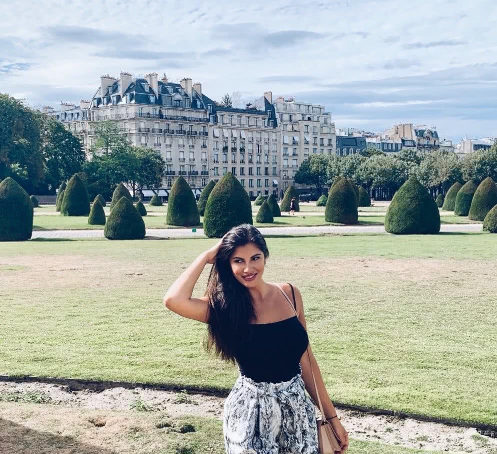 模特多拉·罗德里格斯迪拜拍写真,为何遭到警察的阻止