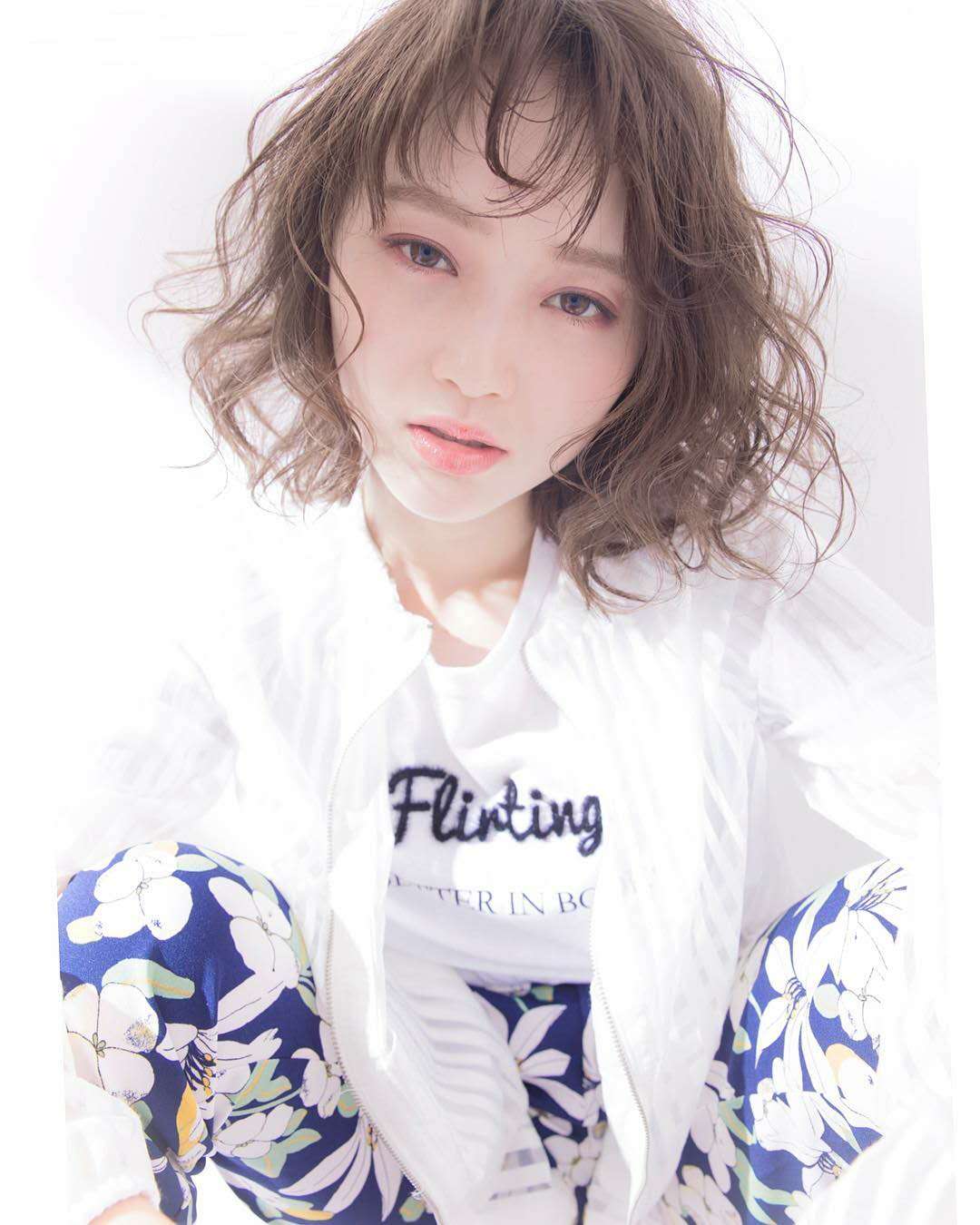 法式羊毛卷和传统的羊毛卷不同,传统羊毛卷属于小卷