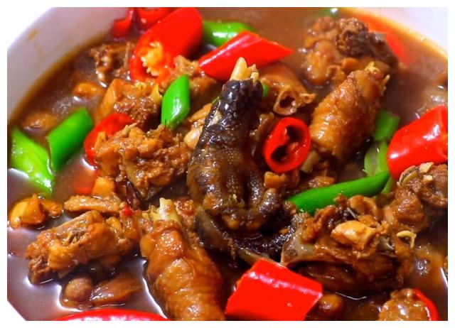 大厨教你红烧"小公鸡"正宗做法,好吃的连汤都不剩,真是太香了