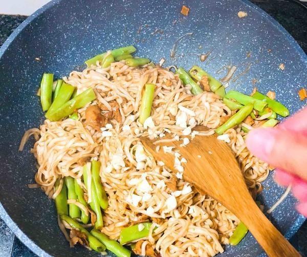 2公斤面条,不蒸不煮,10分钟做成大锅,桌上被抢|面条|扁豆|大锅_新浪