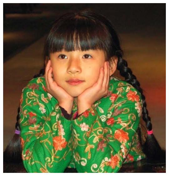 在她三岁的时候,妈妈说要带着她去北京看望杨丽萍.