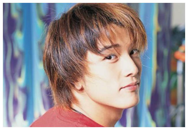 为了赚钱出道拍戏17年后爱上表演38岁邱泽沉寂多年再次翻红