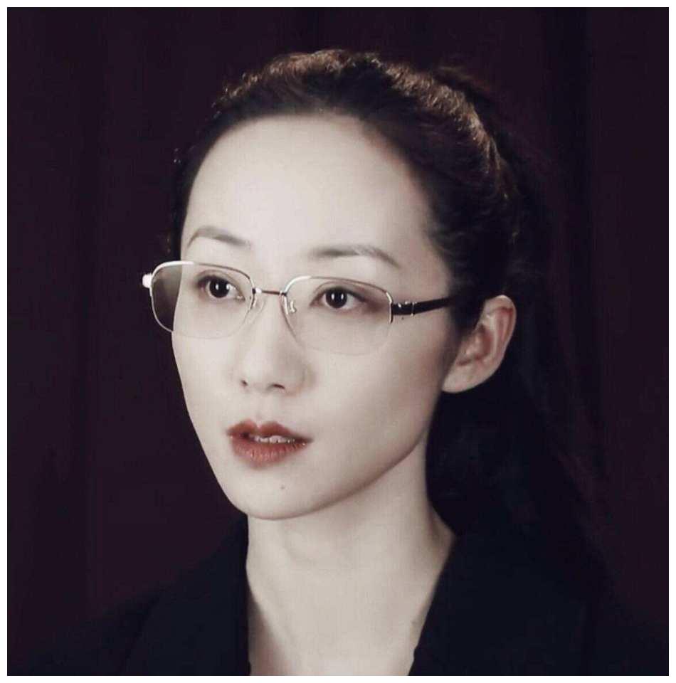 戴眼镜的四位女星,最后一位百看不厌,越看越有气质