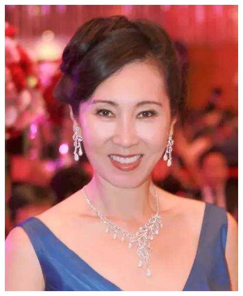 国民老公王思聪,原来从小是这样被妈妈教育大的,怪不得敢怒敢言看见