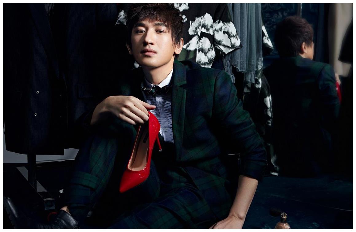 非主流歌缔造者!90后无人不知的后弦,爆红5年后去哪了?