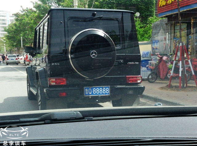 布加迪和2万代步车挂同一车牌，到底谁是真的？奔驰：都是假的