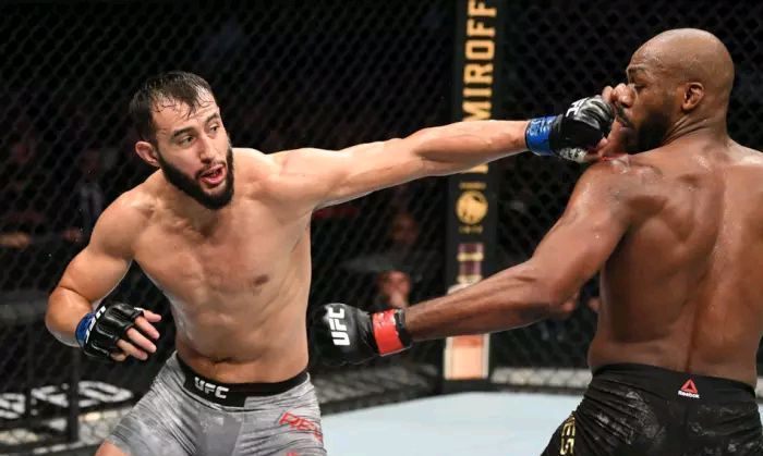 最新!ufc247格斗之夜 头条主赛之 骨头琼斯vs不败新秀雷耶斯