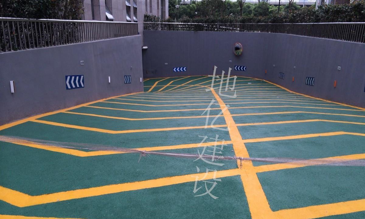 停车场斜坡用环氧防滑地坪的施工方法