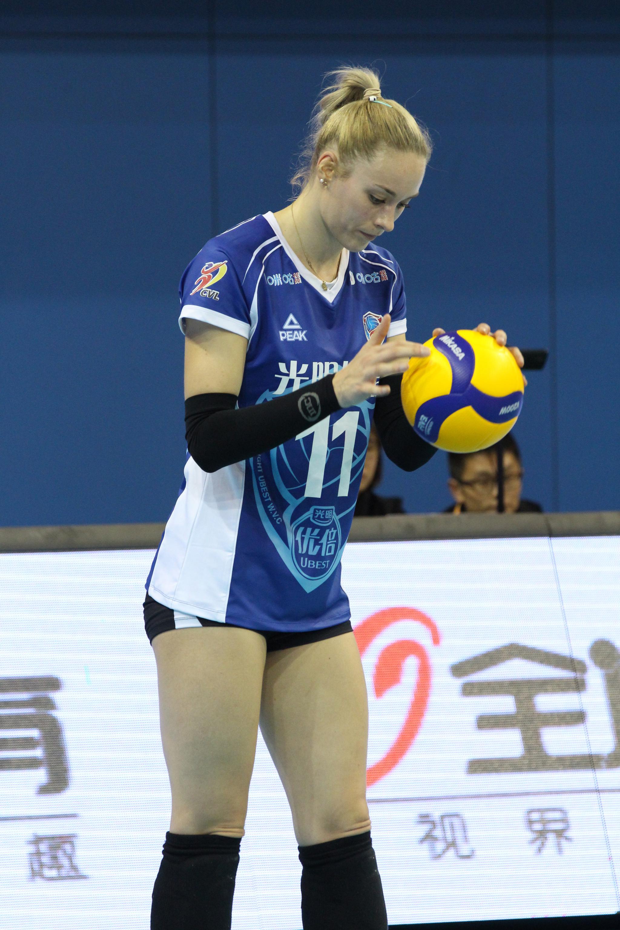 随着科祖赫转战沙排赛场,主力二传汉克退役,如今的这支德国女排,需要