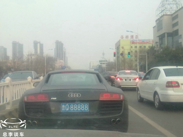 布加迪和2万代步车挂同一车牌，到底谁是真的？奔驰：都是假的