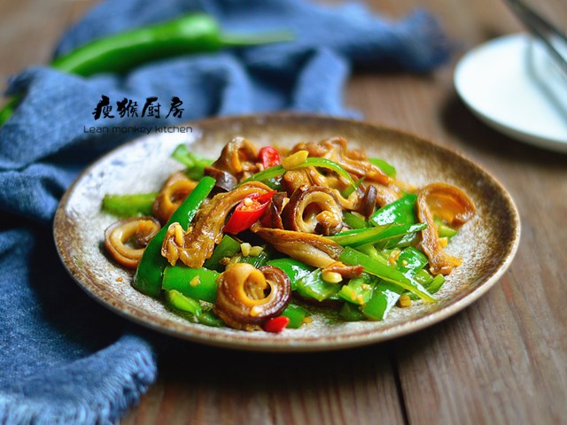 半个猪肚两个青椒,教你做"爆炒肚丝",香辣过瘾,嚼劲十足
