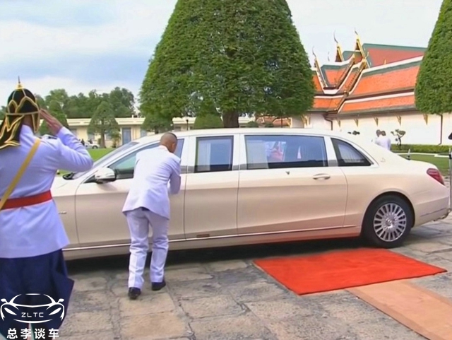 泰国国王的座驾，价值2000多万泰铢，国王下车侍卫跪地开门