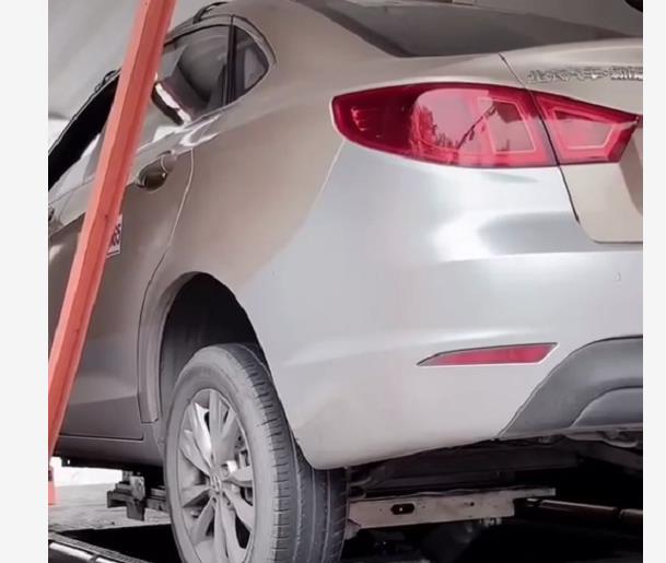 男子发明“极品”停车位，只能停新能源汽车，燃油车进不来休闲区蓝鸢梦想 - Www.slyday.coM