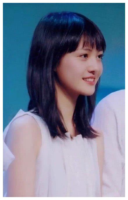 郑爽18岁照片被疯传,美到窒息气质满分!肉嘟嘟婴儿肥超可爱