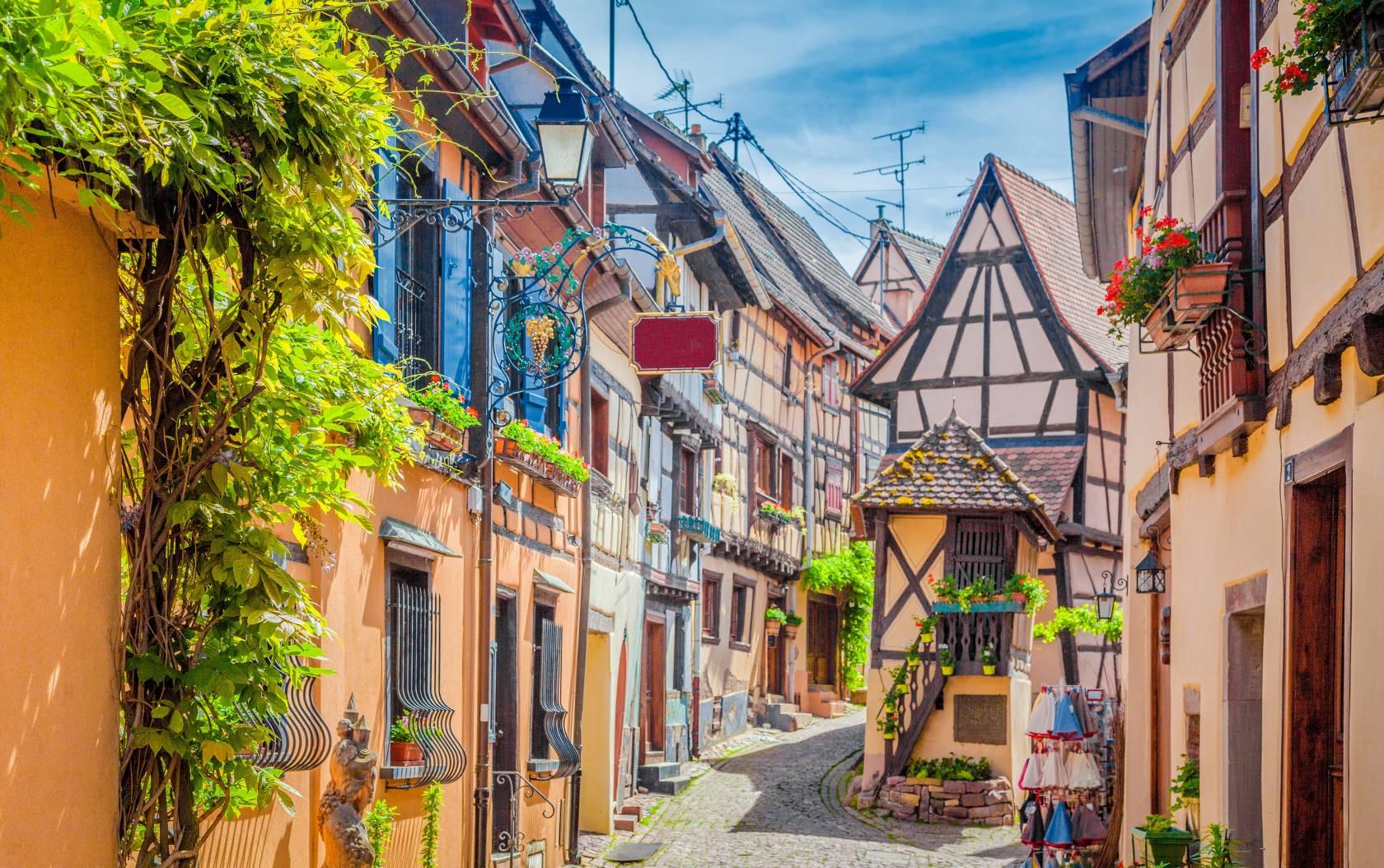 这些色彩斑斓的城市街道是最适合你上镜的美丽旅行景点