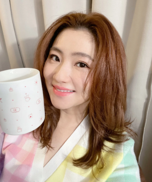 selina离婚多年首认爱妹妹任容萱暖心送祝福