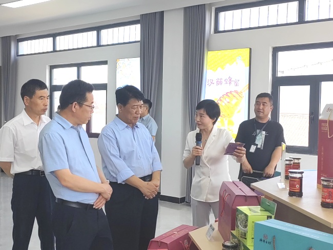 5月18日,山西省委省政府乡村振兴第六督导组组长梁若皓带队深入万荣县