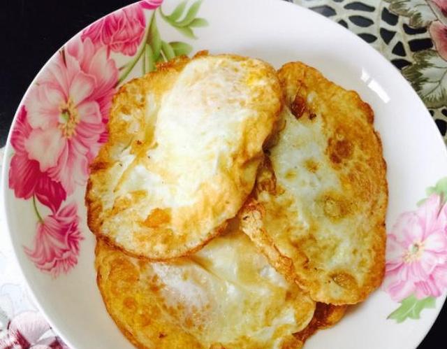 学会这招,煎出完整香嫩的荷包蛋|荷包蛋|油炸|青椒_新浪新闻