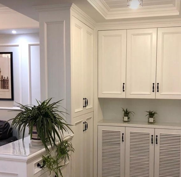 l型的玄关柜,适合面积比较大的户型,看起来更加的有逼格.