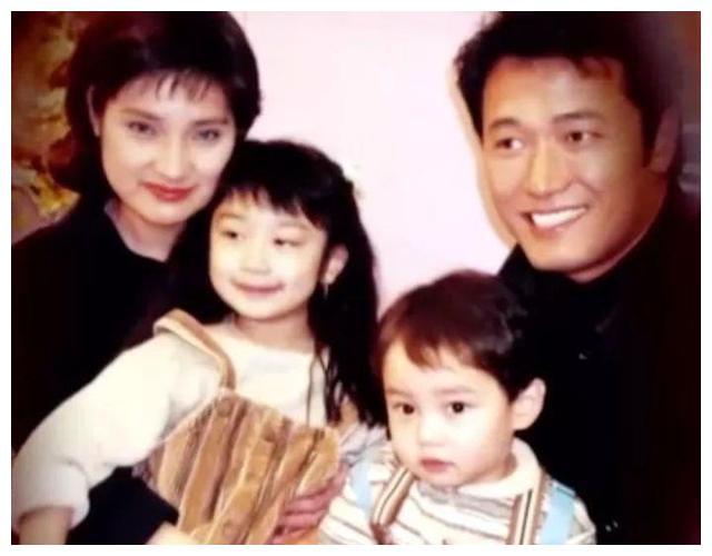 两个人的爱依旧初心不改,在此我们也祝愿戚美珍和丈夫能够平安健康